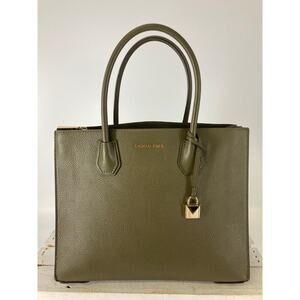 MICHAEL KORS, PEBBLED LEATHER OLIVE GREEEN LARGE HANDBAG